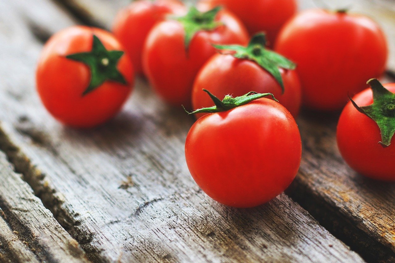 Pomidory – podstawowy składnik sosu do pizzy